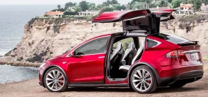Автомобильную компанию Tesla обвинили в проблемах с кроссовером Model X