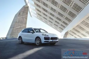 Новый Porsche Cayenne E-Hybrid стал сильнее