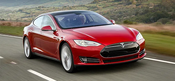 Tesla заменили термин «автопилот» на «ассистент вождения» после аварии в Пекине