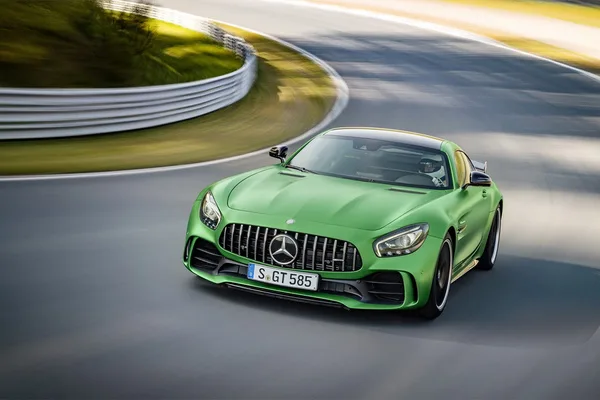 Mercedes-Benz продемонстрировал спортмобиль AMG GT R