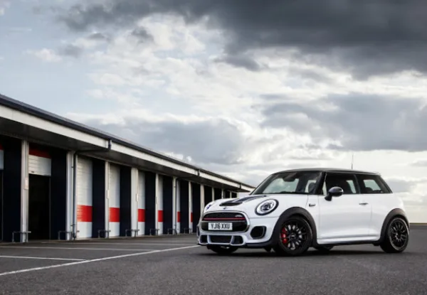 В Mini продемонстрировали John Cooper Works Challenge для трека