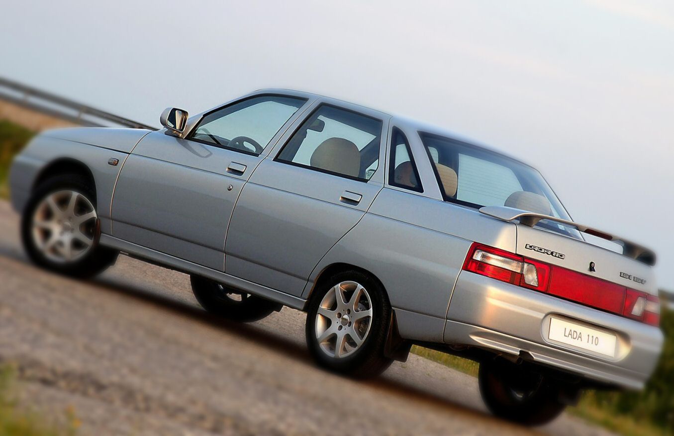 Lada (ВАЗ) 2110 (Седан) - аккумулятор, шины