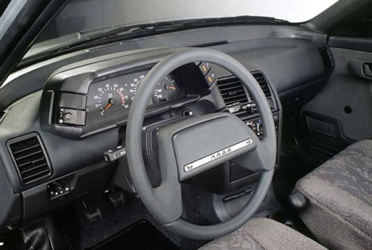 Lada (ВАЗ) 2110 (Седан) - аккумулятор, шины
